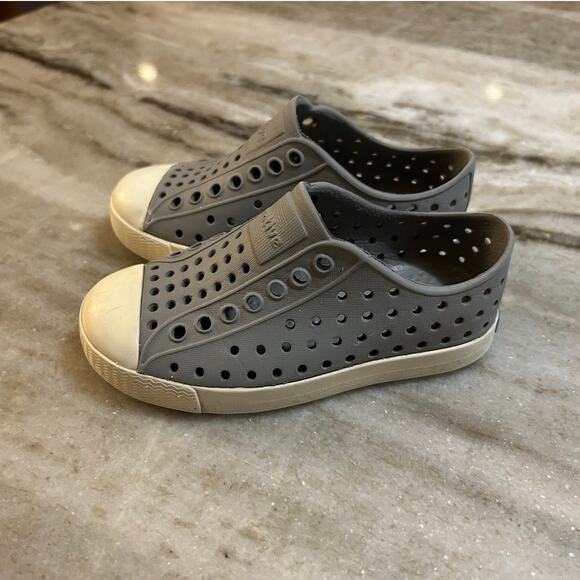 Native Shoes Toddler Size 8C – Gray Slip-On, Gender Neutral - Picture 5 of 8